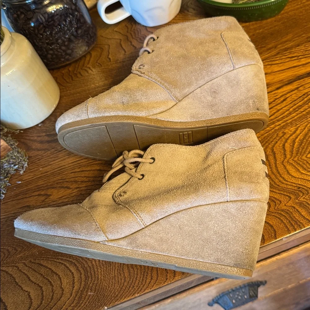 Toms Tan Suede Ankle Boots with Aztec design inside Boho Western vibe - Picture 7 of 8